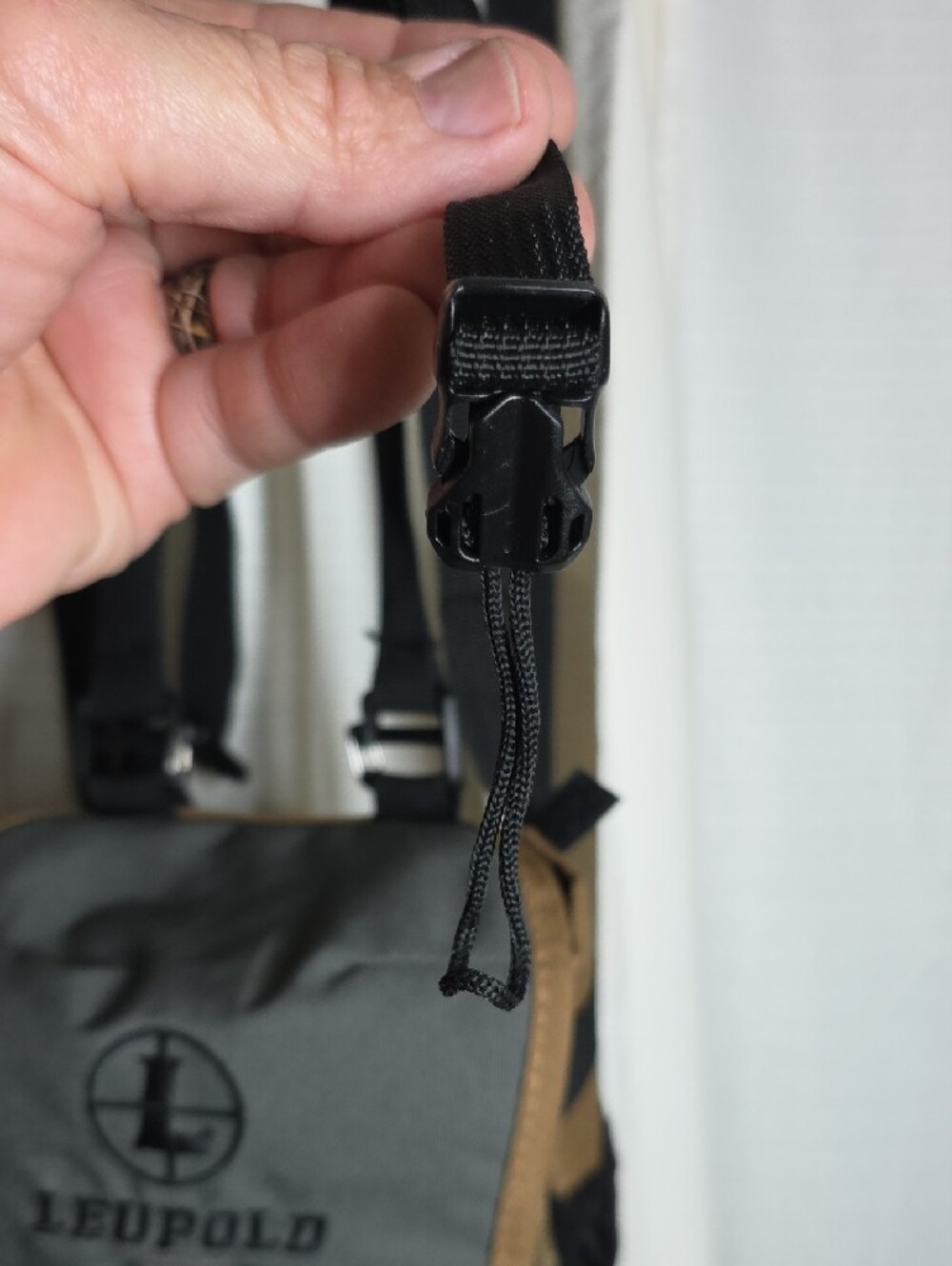New Leupold Binocular Chest Harness - Picture 8 of 8